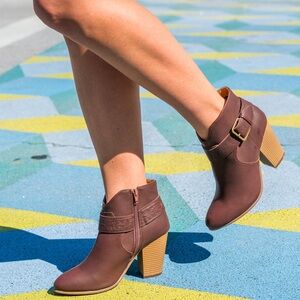 Code‎ West Brown "Swerve" Embossed Heeled Ankle Boots Size 9.5M